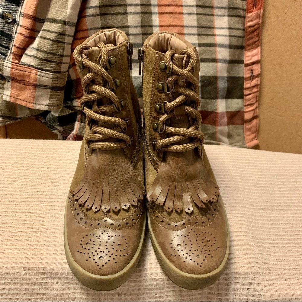 EUC Sundance Mam’Zelle Rissa Fringe Brown Wedge Boots, Size 36 (US 6)